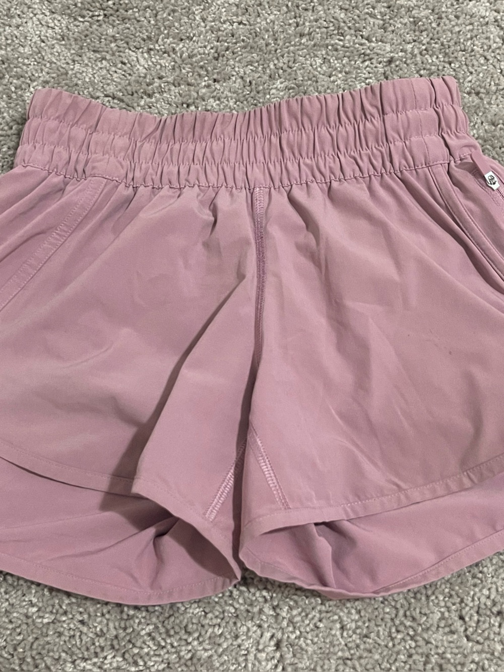 Lululemon Tacker Short LR 4” size 4 - Pink Taupe